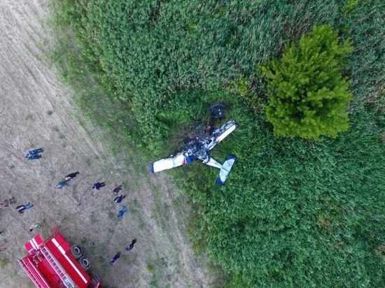 Самолет рухнул на праздничном авиашоу в Тамбове, умер пилот